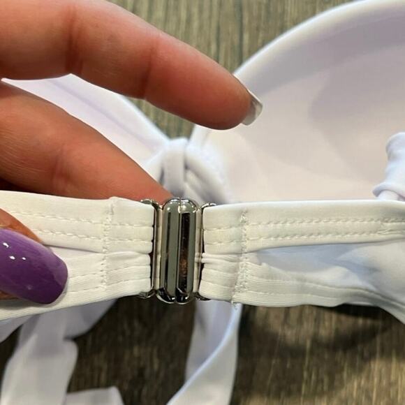 NWOT Jacque Designs Swim Bikini Top Halter Neck Adjustable Strap White Size S - Picture 5 of 5
